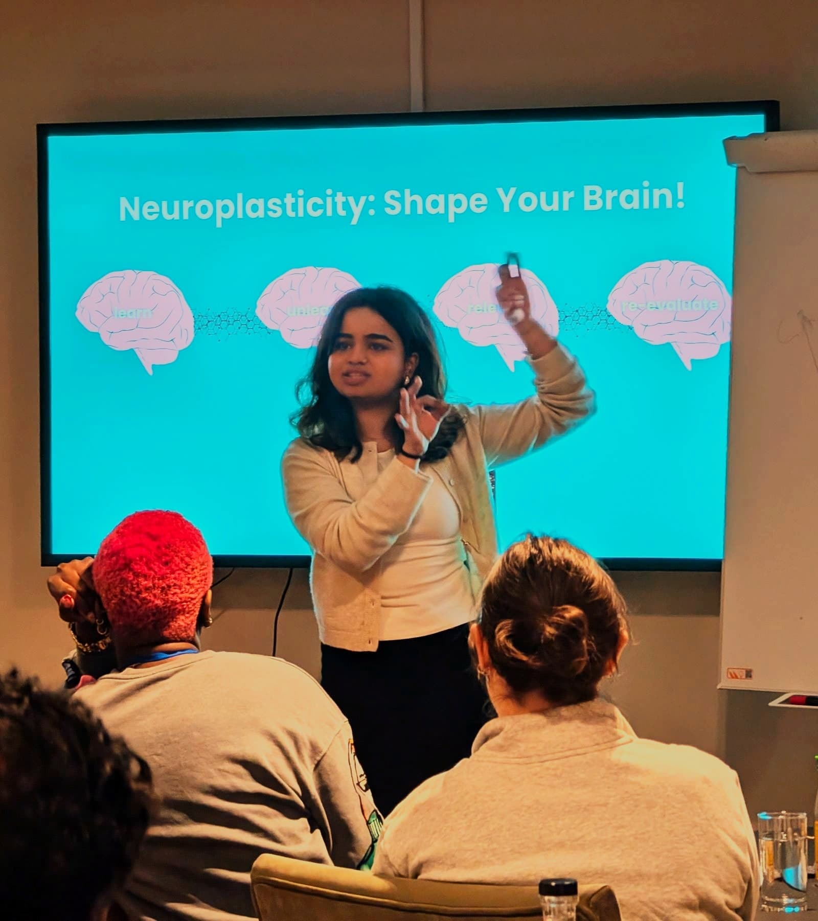 A MindHug facilitator presenting Neuroplasticity: Shape Your Brain to a group